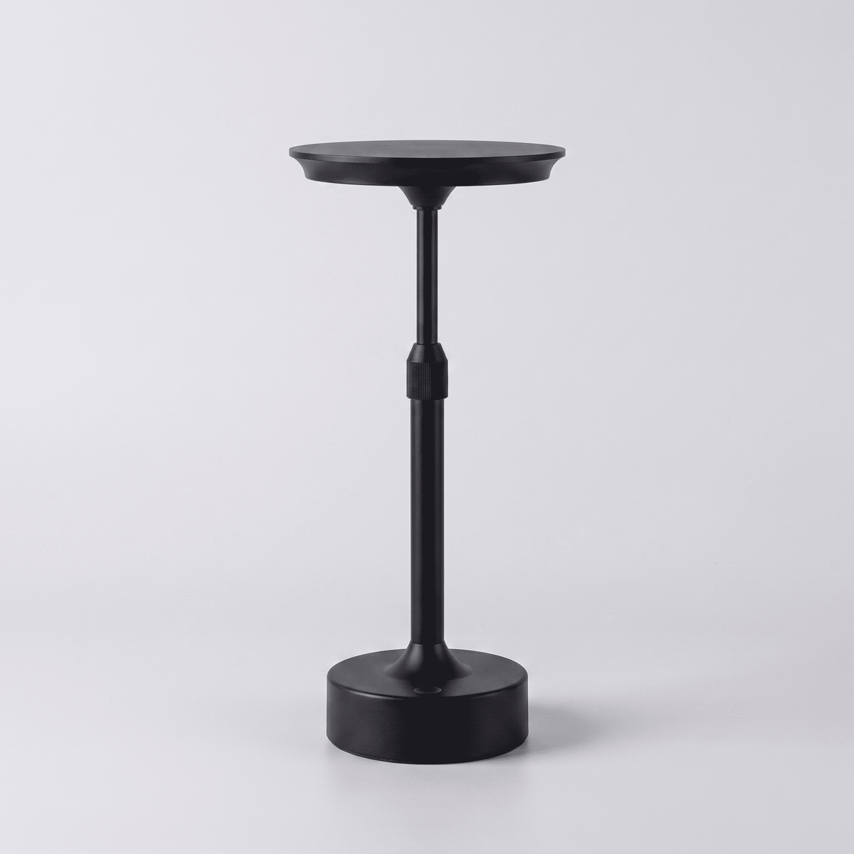 Lampe de table Obsidienne noire : plateau circulaire sur tige télescopique et base ronde, éteinte